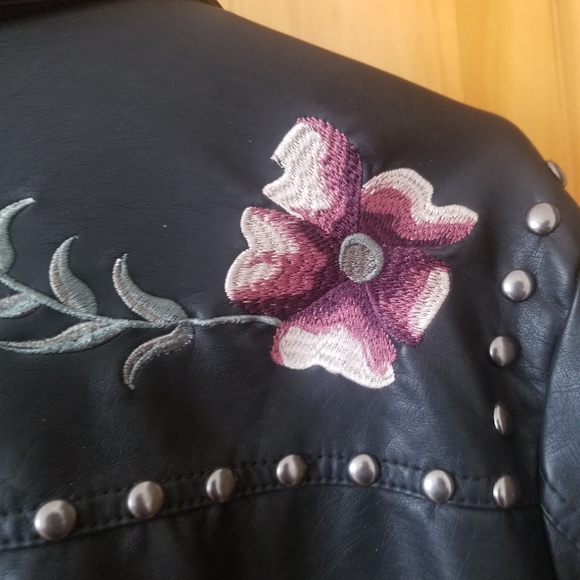 Fashion to Figure Faux Leather Embroidered Floral - Picture 4 of 8